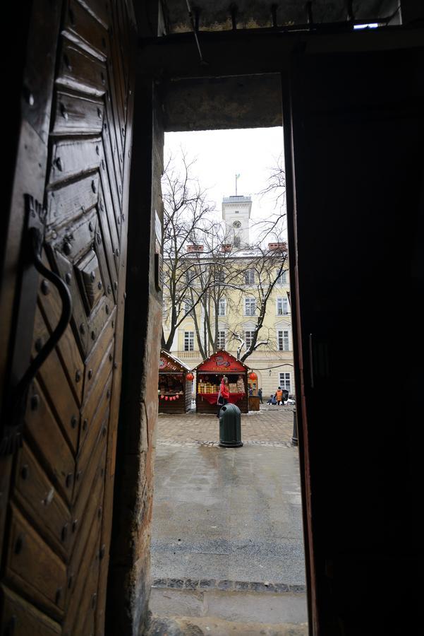 Vip Апартаменти Ван Гог На Площі Ринок Liov Exterior foto